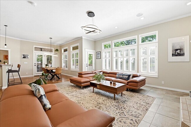 Building Photo - Luxury Living in Southeast Boise, 3-Car Garage, Hot Tub & Flexible Bonus Loft & Private/Secure Wo...