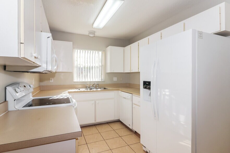 Building Photo - 7180 Mauna Loa Blvd