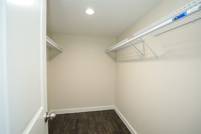 Building Photo - 5504 La Branch St