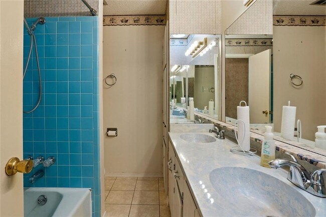 Building Photo - 813 Guadalupe St