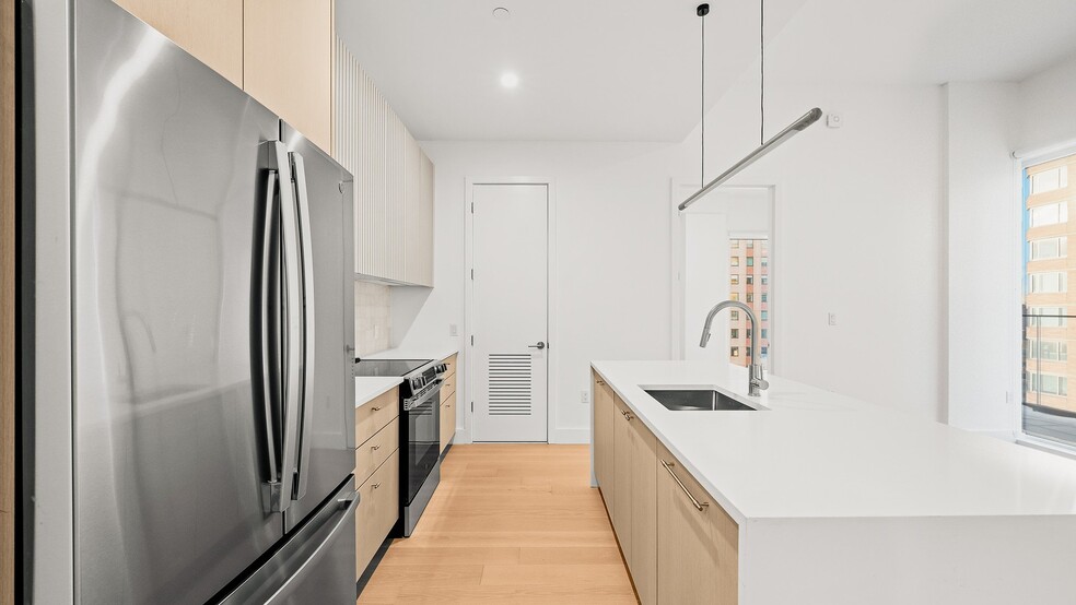 Building Photo - 250 W 49th St