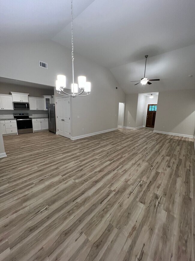 Building Photo - 3 Bed 2 Bath Home with Porches and Huge Ba...