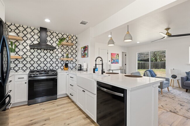 Building Photo - 6104 Reicher Dr