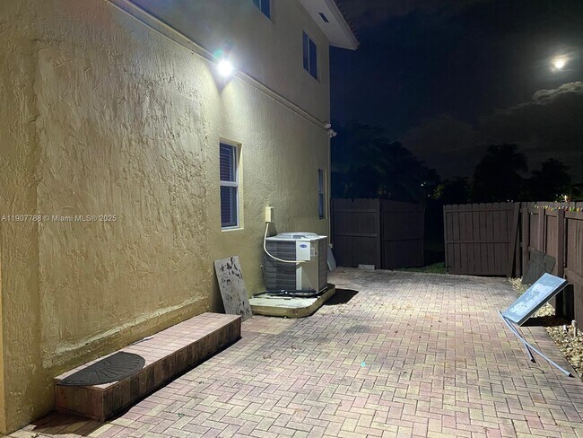 Building Photo - 10934 SW 146th Ave