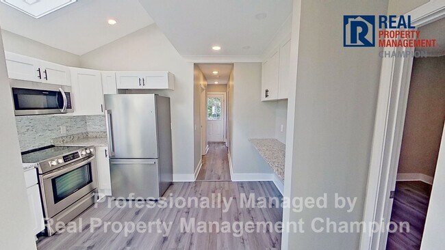 Building Photo - Updated 3 BD/1.5 BA Home in the Heart of Downtown Wilmington