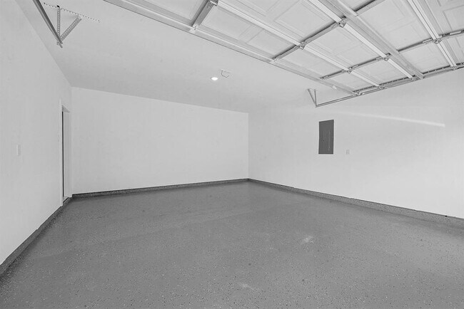 Building Photo - 2122 Oatfield Dr