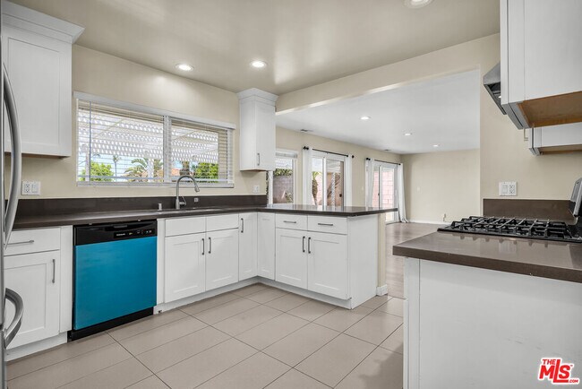 Building Photo - 5137 Reynier Ave