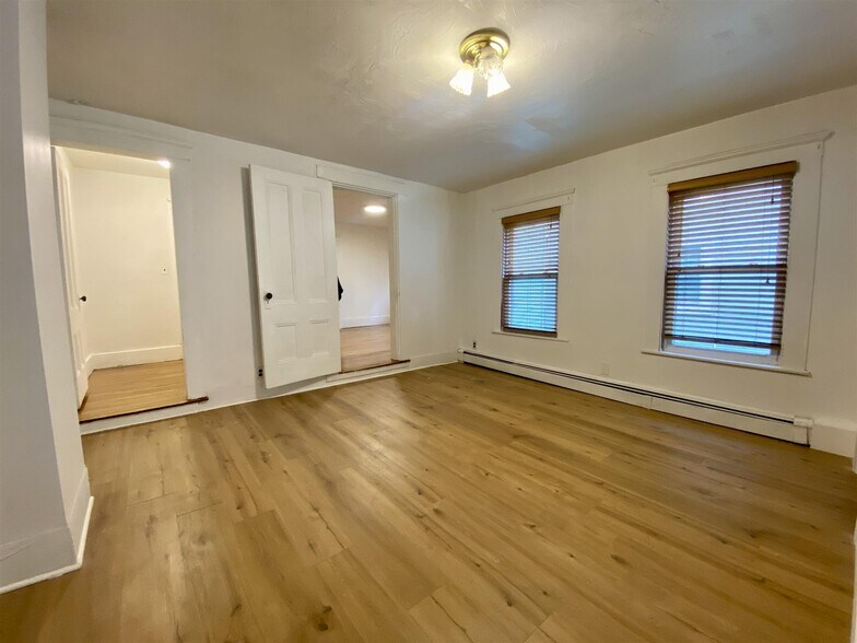 Building Photo - 65 Elm St