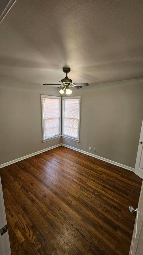 Building Photo - 3 bedroom 1 bathroom with 1 car garage in 76107