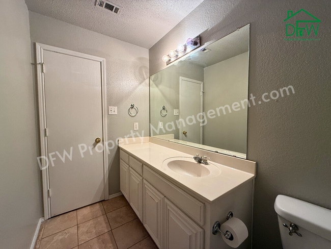 Building Photo - Spacious 3-Bedroom Corner Lot Home with Large Backyard in Arlington, TX