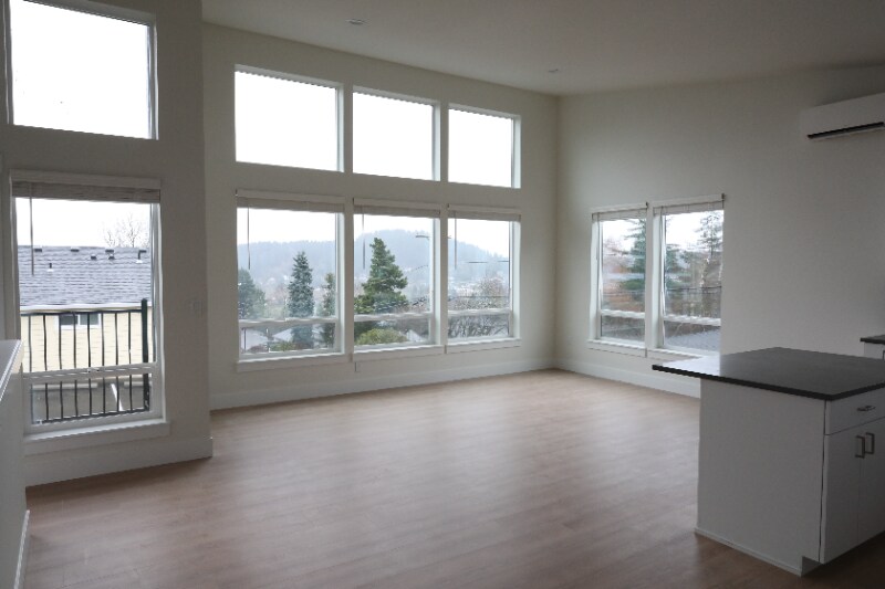 Building Photo - 12901 SE Ridgecrest Rd