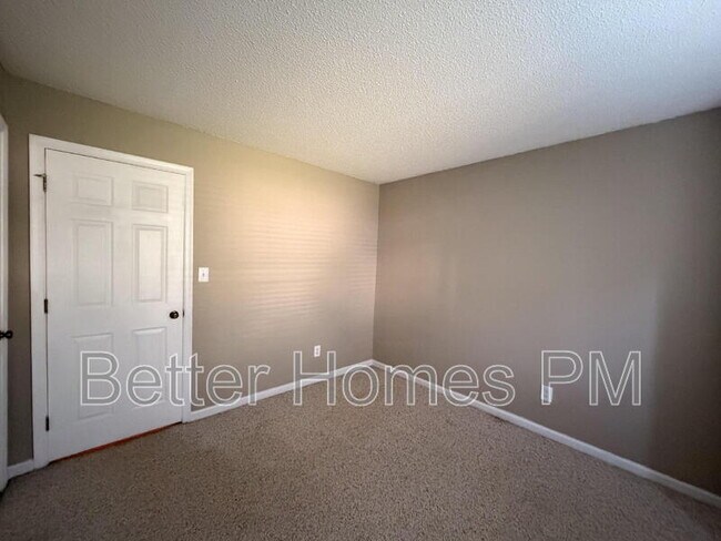 Building Photo - 2011 Quaker Landing