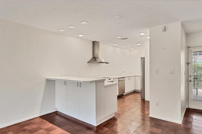 Building Photo - 301 S Gulfstream Ave