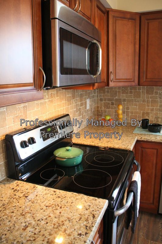 Building Photo - 1695 - 4 Bed 2 Bath Near KU MED