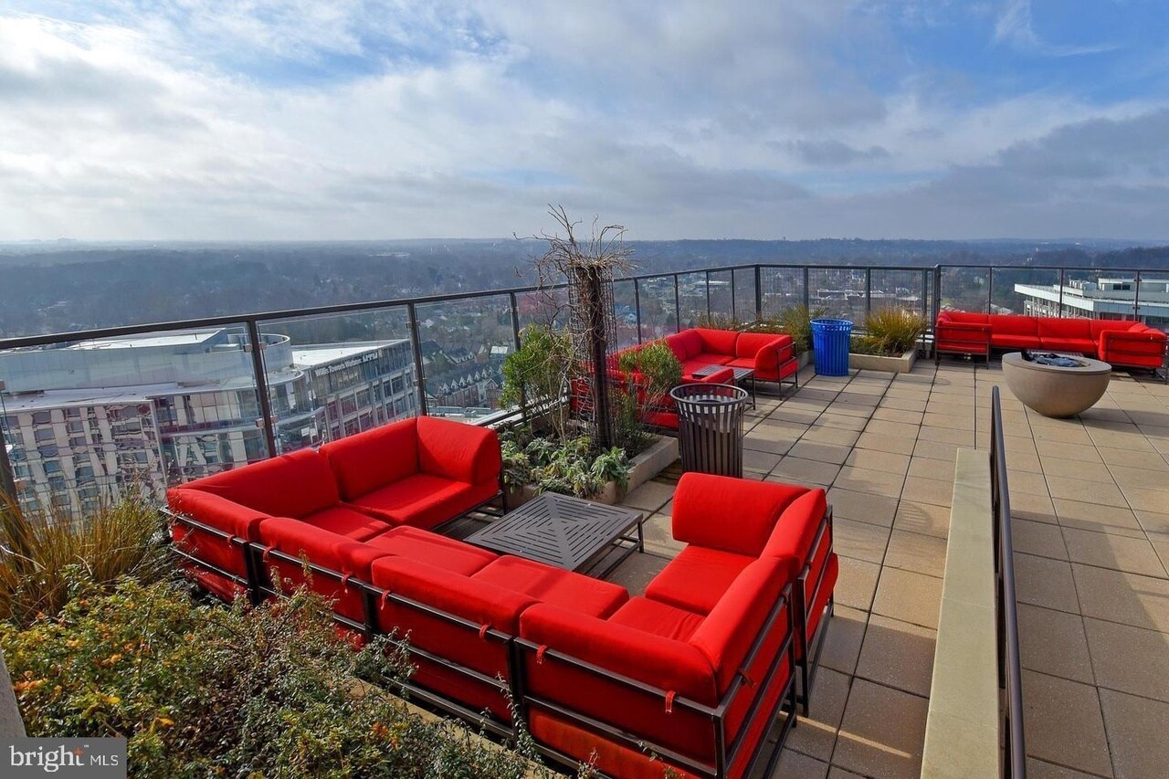 Building Photo - 851 N Glebe Rd