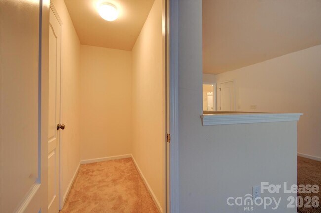 Building Photo - 16125 Hammersmith Farm Dr