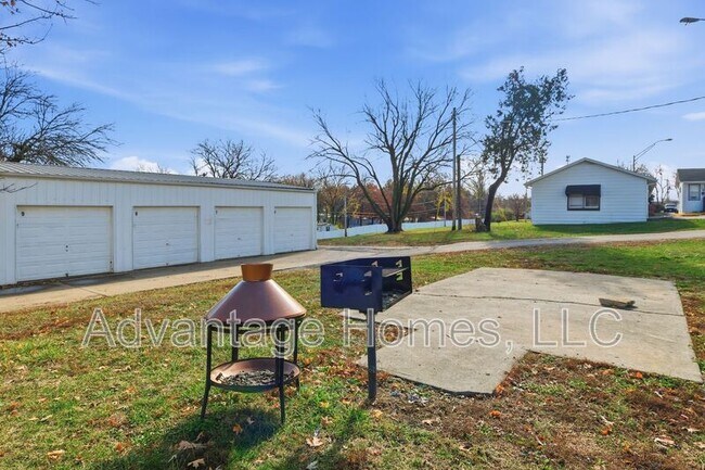 Building Photo - 1007 N Scott Ave