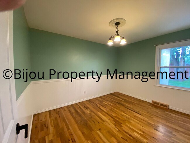 Building Photo - 3 Bed, 1 Bath