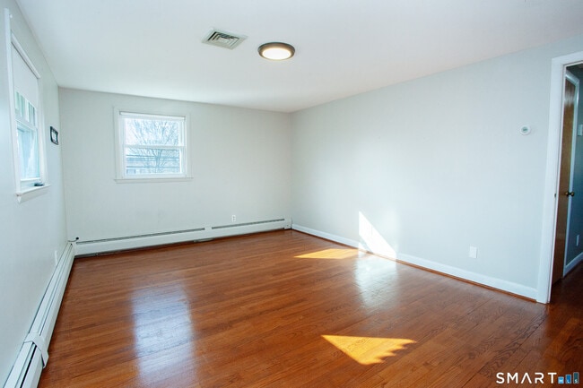 Building Photo - 1 Valley Crest Dr