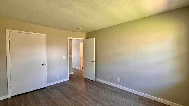 Building Photo - 141 NE 6th Ave