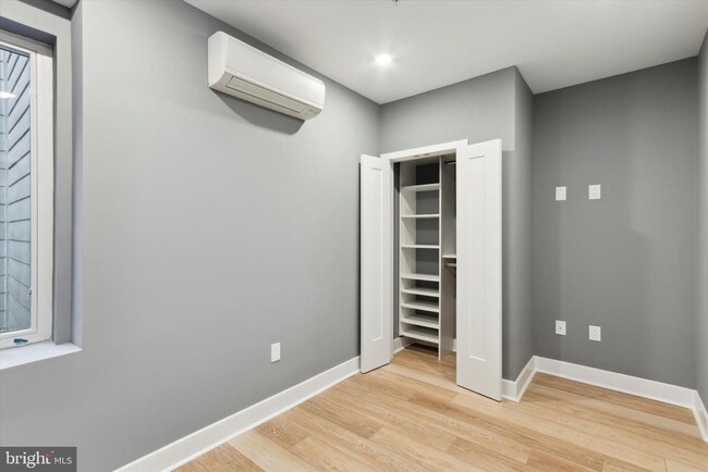 Building Photo - 1615 Poplar St