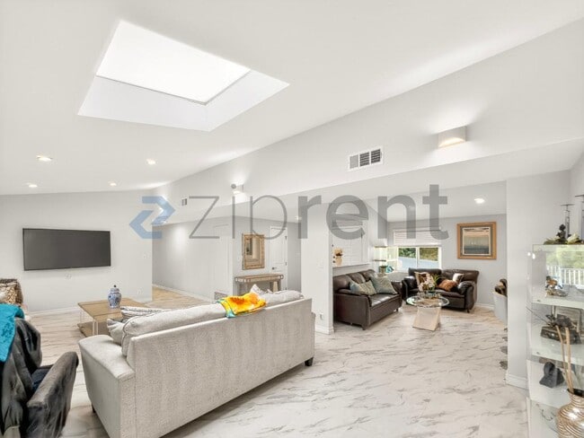 Building Photo - 20520 Rhoda St