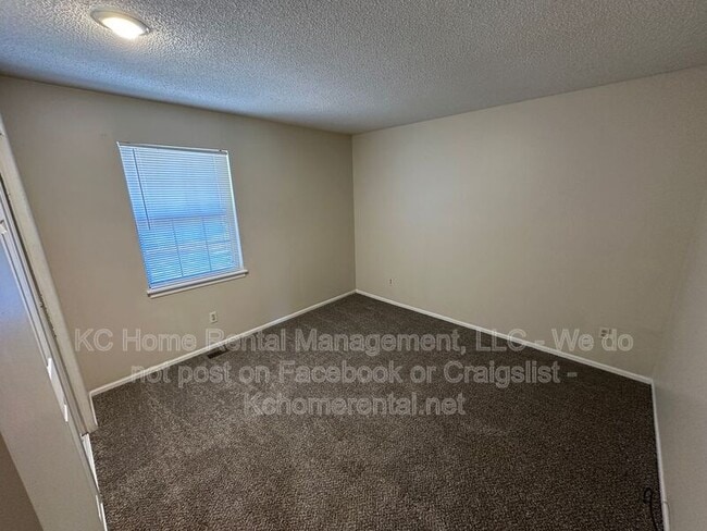 Building Photo - 3910 SW 8th Ter