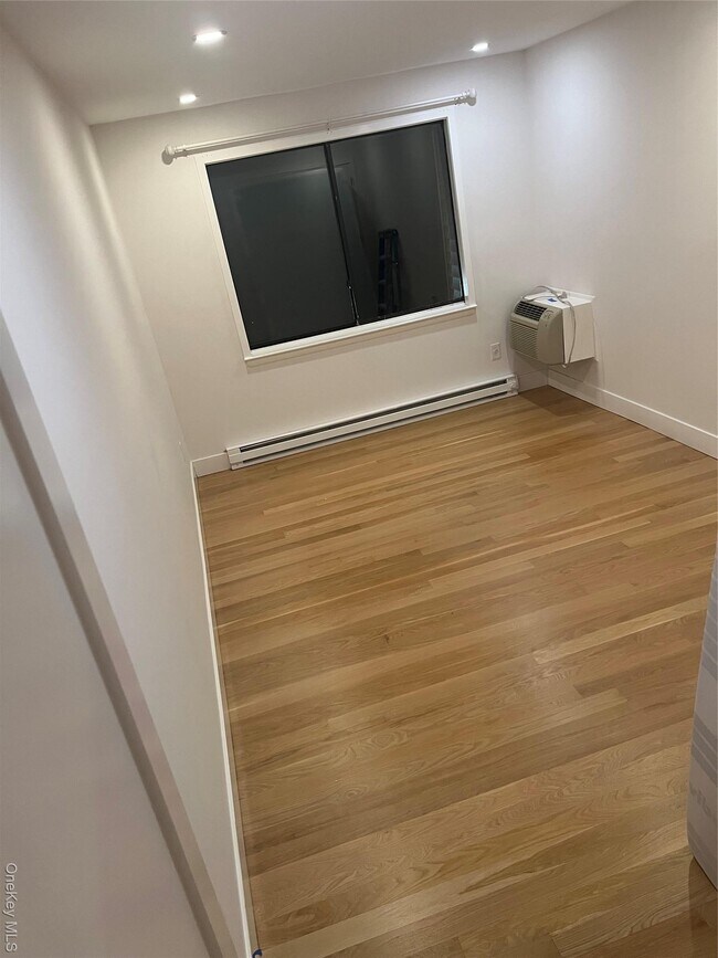 Building Photo - 404 Vista on the Lake