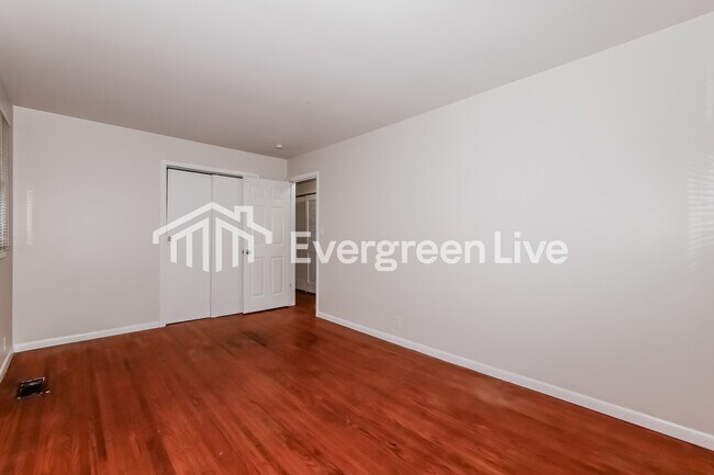 Building Photo - 7301 Austin Dr