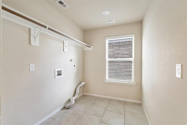 Building Photo - 2910 High Garden Ln