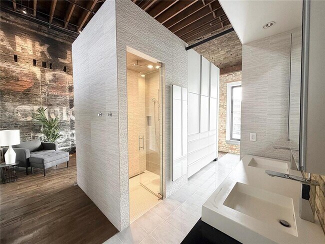 Building Photo - 211 N Washington Ave
