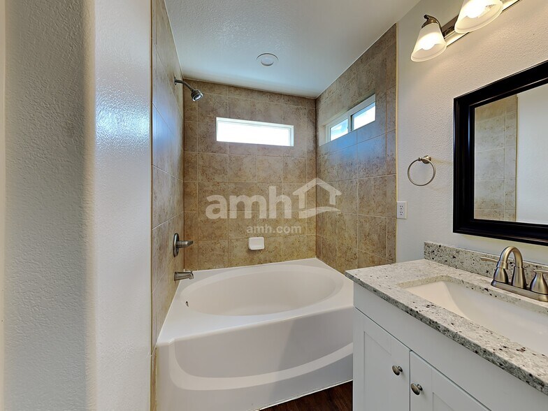 Building Photo - 7785 Blue Vail Way