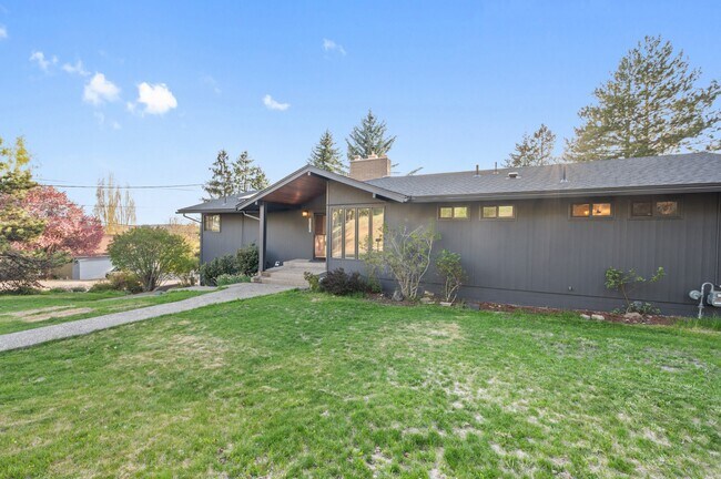 Building Photo - 2020 Fairmount St