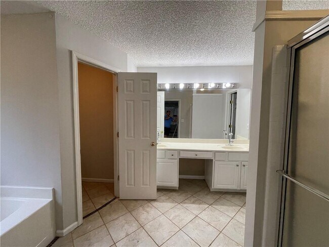 Building Photo - 2355 Black Rock Dr