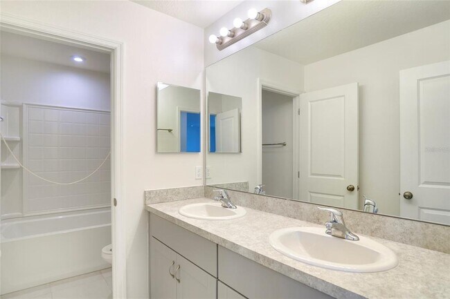 Building Photo - 3936 Fescue St