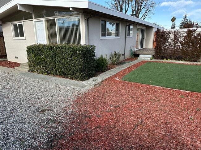 Building Photo - Single family house 3 bedroom 2 bath in Cupertino