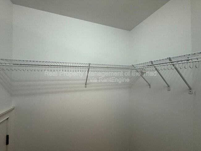 Building Photo - 2528 N Beech Ln