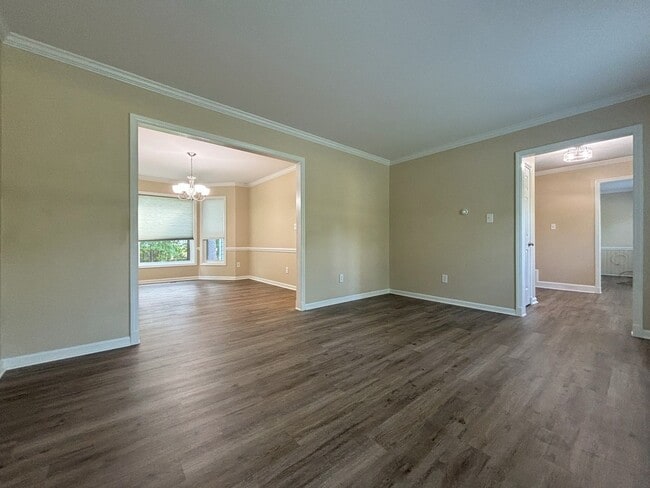Building Photo - Pretty on Pine Valley