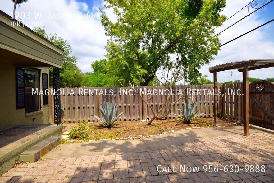 Building Photo - 1203 Jasmine Ave