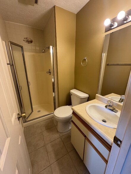 Building Photo - 1843 Waters Edge Dr