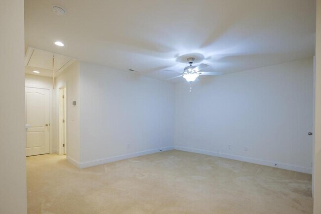 Building Photo - 411 Alamosa Pl