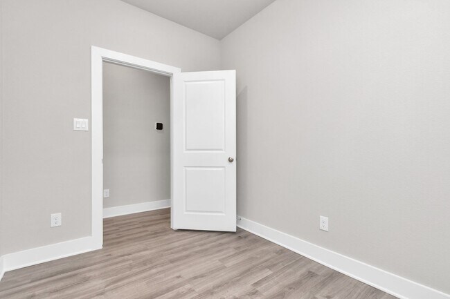 Building Photo - 21019 Bay Vlg Dr
