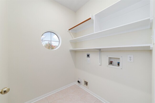 Building Photo - 10603 White Bridge Ln