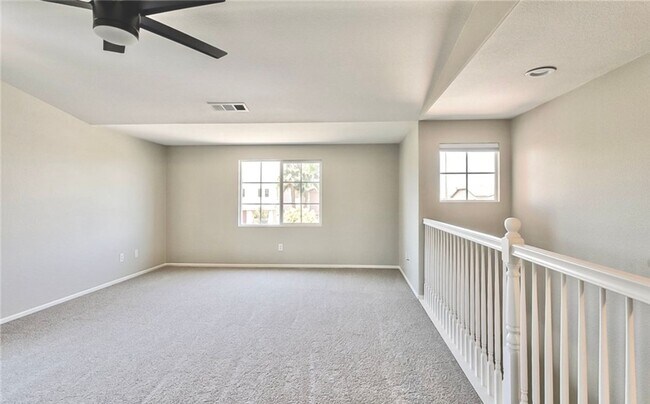 Building Photo - Beautiful 3 Bedroom Mapleton Home on a Res...