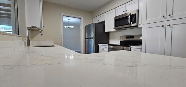 Building Photo - 1329 Fairfield Dr