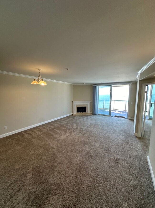 Building Photo - Beachfront Oasis - 3 bed 2 bath in Alamitos Beach