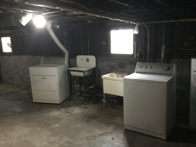 Building Photo - VINTAGE CHARM