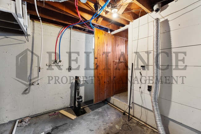 Building Photo - 2318 E Mesita St