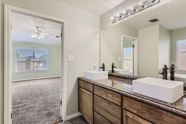 Building Photo - 105 Meadowlark Ln