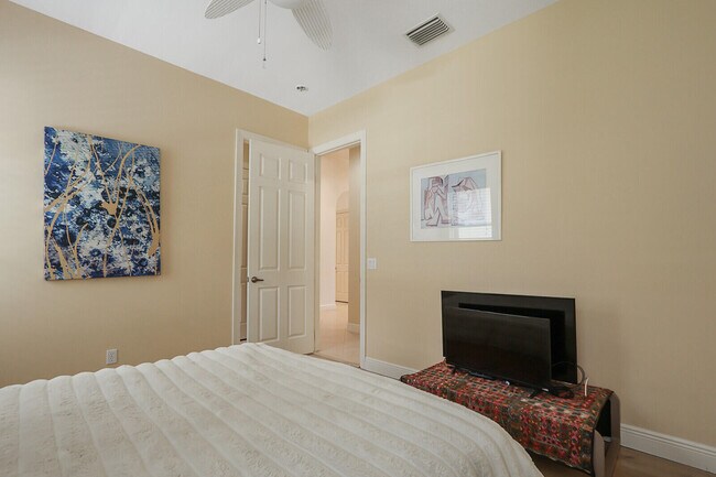 Building Photo - 9400 Briarcliff Trace